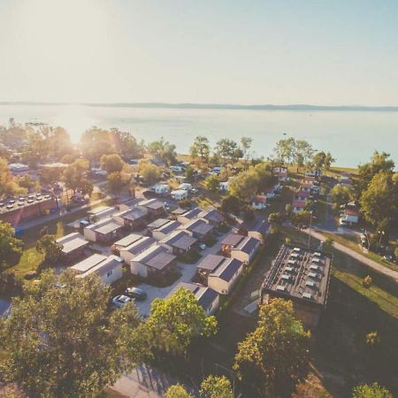 Hotel Aranypart Camping Siófok Exterior foto