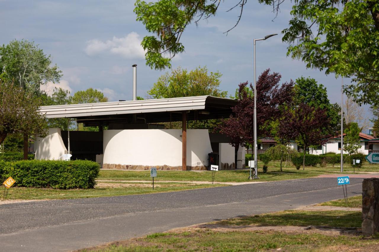 Hotel Aranypart Camping Siófok Exterior foto