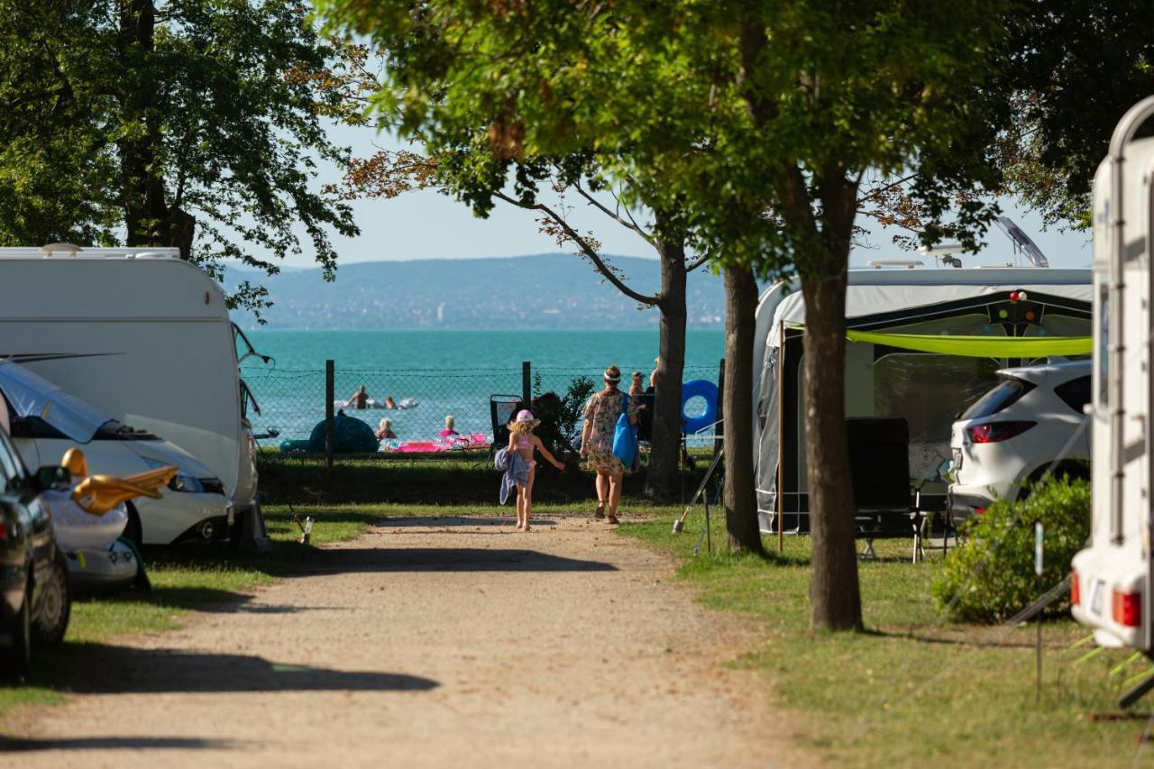 Hotel Aranypart Camping Siófok Exterior foto