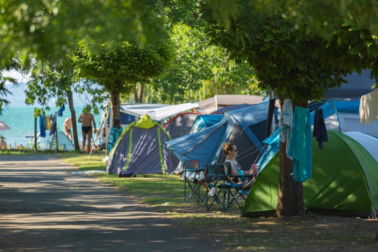 Hotel Aranypart Camping Siófok Exterior foto