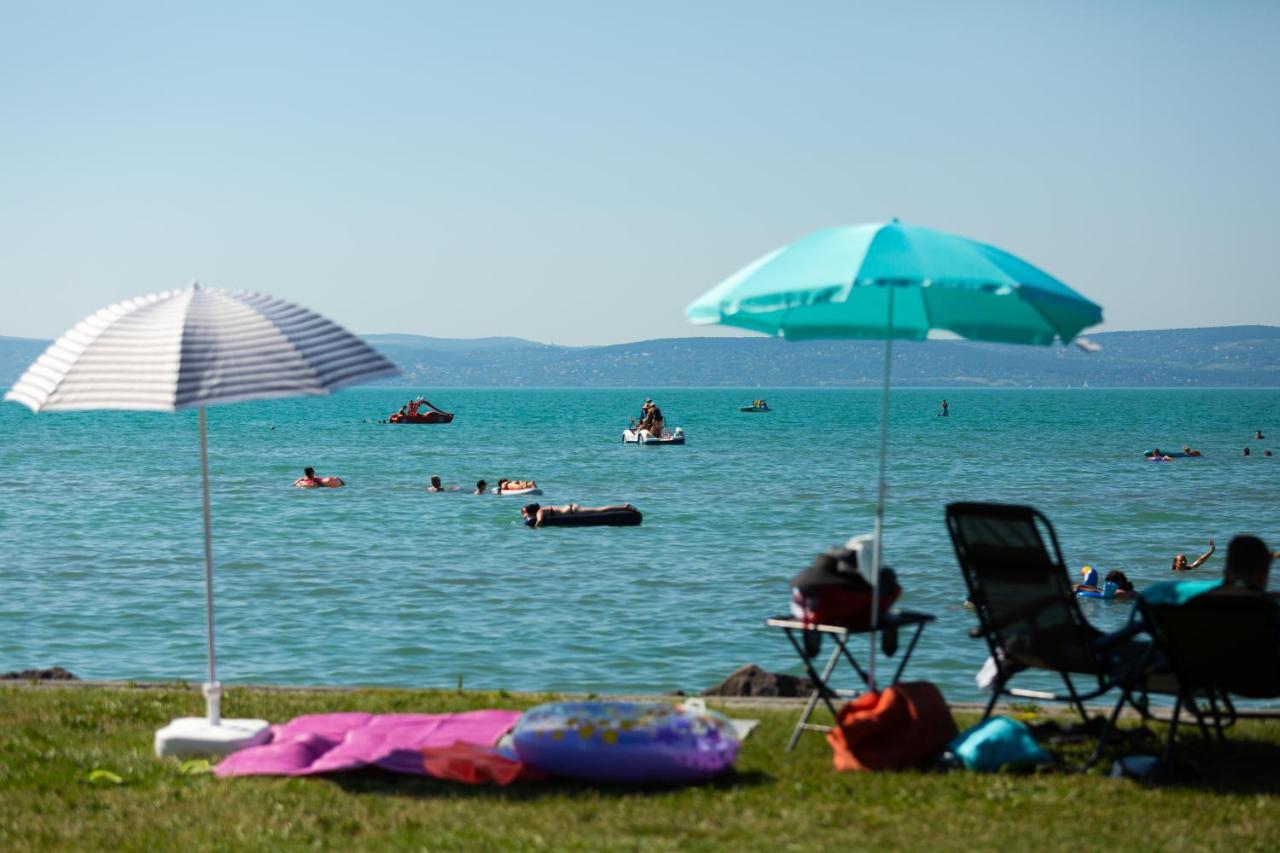 Hotel Aranypart Camping Siófok Exterior foto